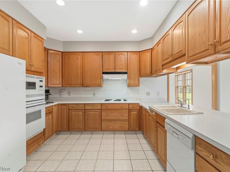 6065 Saint Elia Court, Canfield, OH 44406 Photo 13