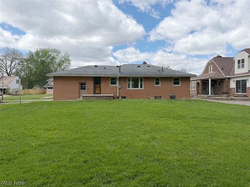 1290 Parkway Boulevard, Alliance, OH 44601 Photo 4
