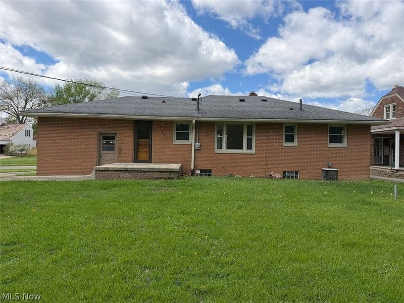 1290 Parkway Boulevard, Alliance, OH 44601 Photo 5