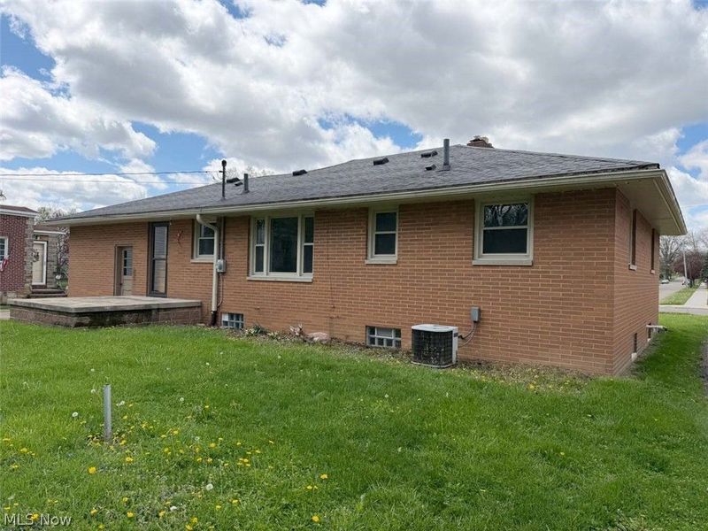 1290 Parkway Boulevard, Alliance, OH 44601 Photo 6