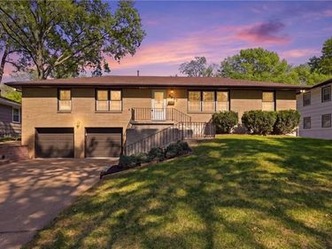 5037 N Michigan Avenue, Kansas City, MO 64118