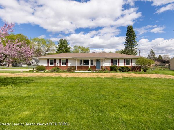 15089 Pinehurst Drive, Lansing, MI 48906