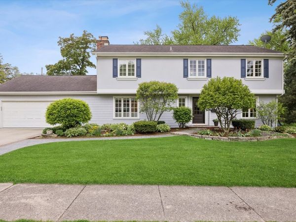 698 N Kenilworth Avenue , Glen Ellyn, IL 60137