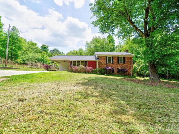 111 Harbor Point Drive , Cherryville, NC 28021