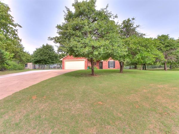 3700 Old Country Circle, Edmond, OK 73034