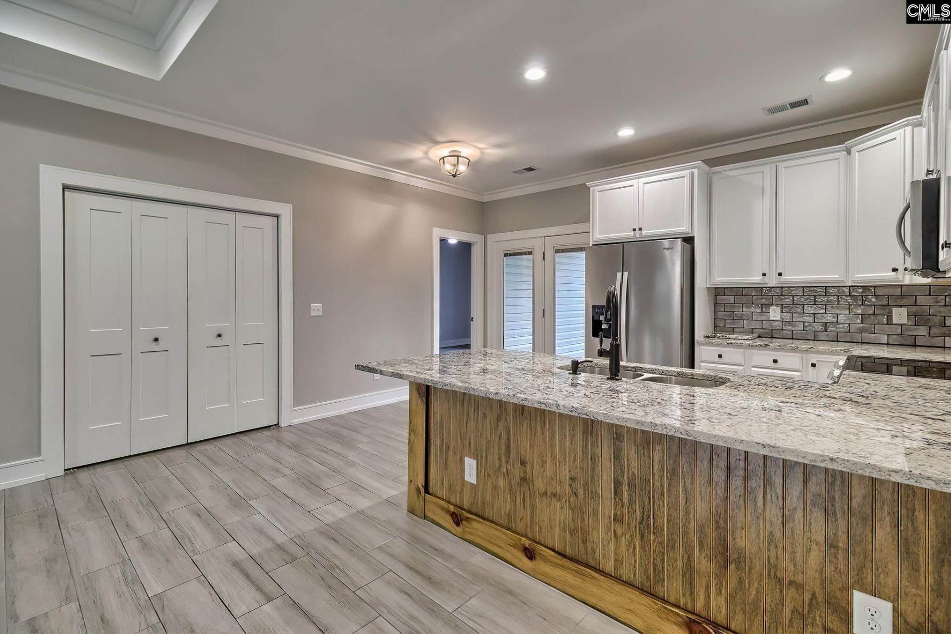 1023 Woodland Drive Photo 5