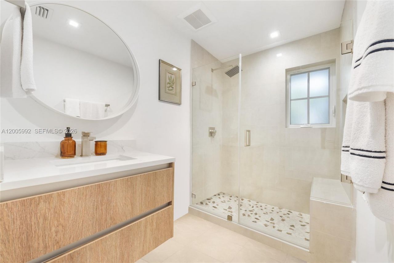 120 Salamanca Ave , Unit 3B, Coral Gables, FL 33134 Photo