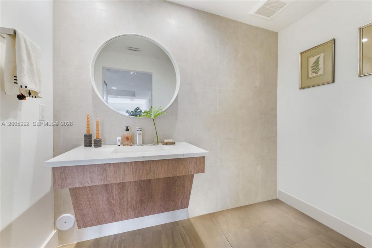 120 Salamanca Ave , Unit 3B, Coral Gables, FL 33134 Photo