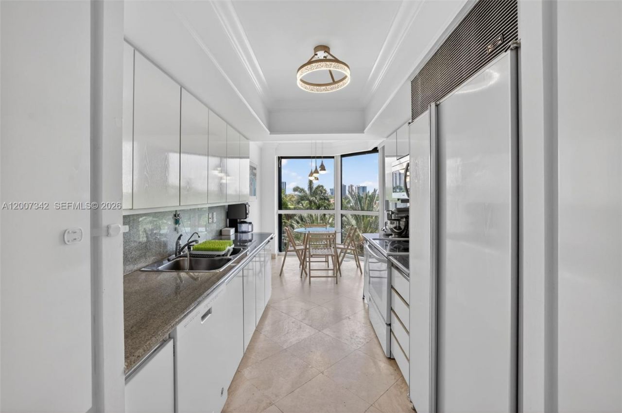 21205 Yacht Club Dr , Unit 605, Aventura, FL 33180 Photo