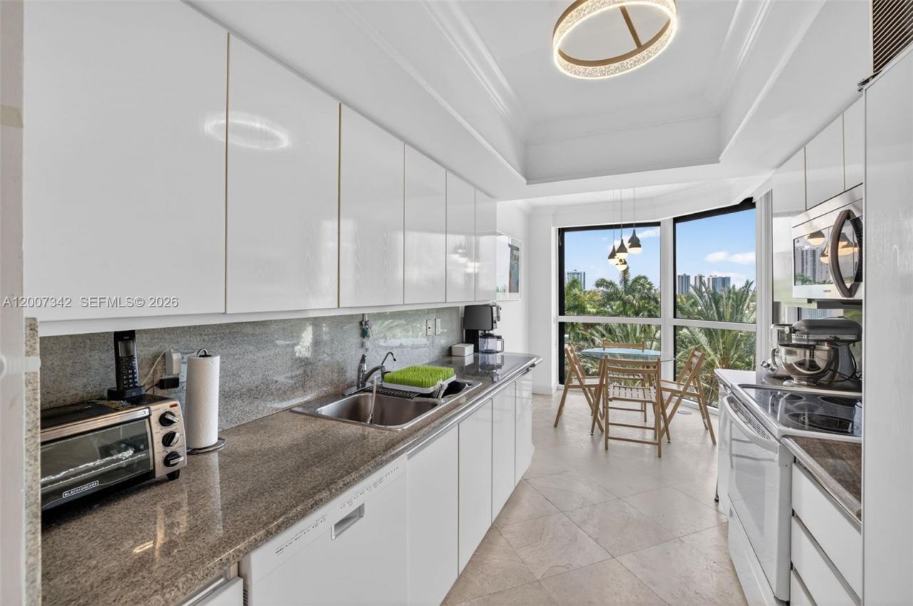 21205 Yacht Club Dr , Unit 605, Aventura, FL 33180 Photo