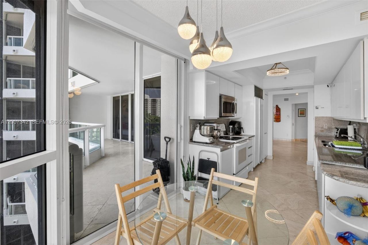 21205 Yacht Club Dr , Unit 605, Aventura, FL 33180 Photo