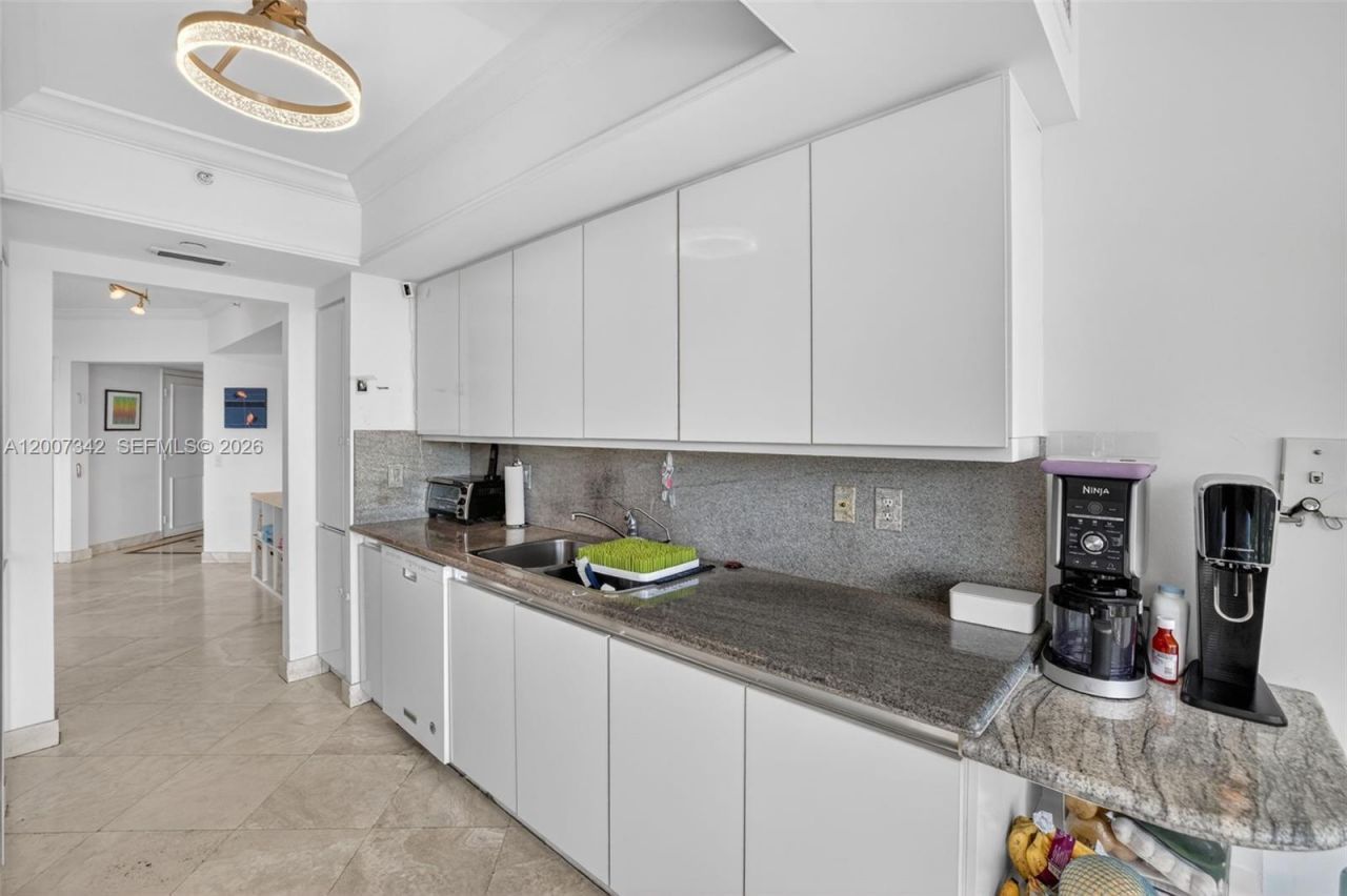 21205 Yacht Club Dr , Unit 605, Aventura, FL 33180 Photo