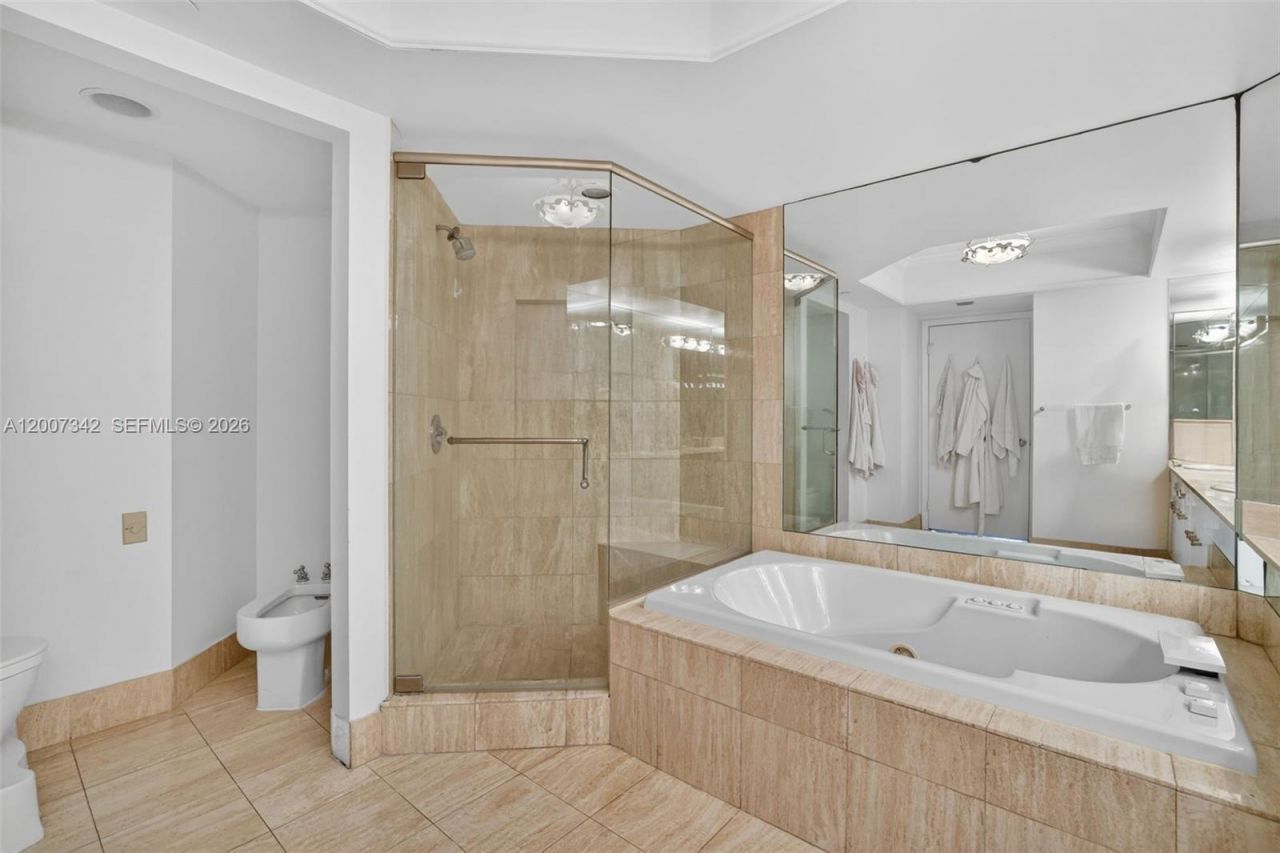 21205 Yacht Club Dr , Unit 605, Aventura, FL 33180 Photo