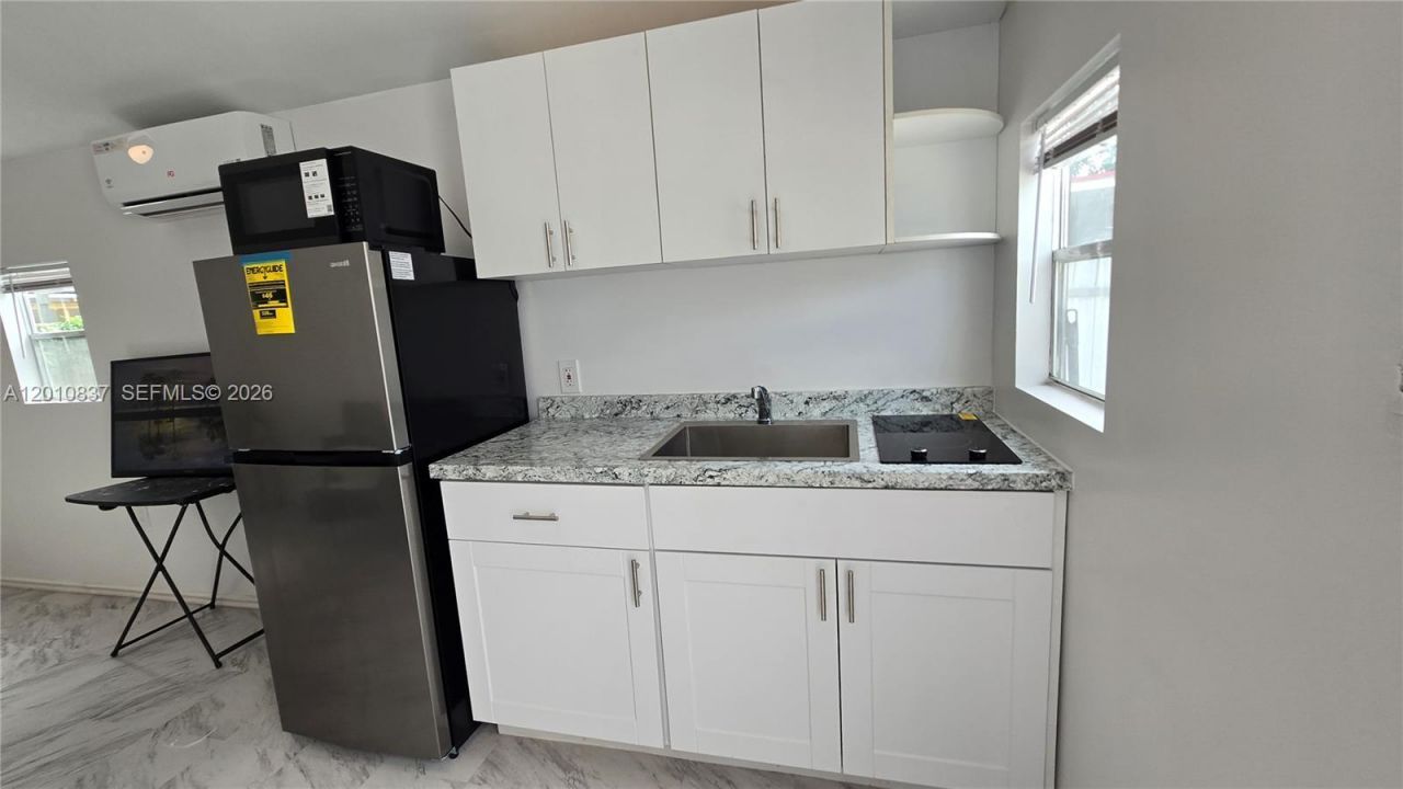 2440 NW 99th St, Unit A, Miami, FL 33147 Photo
