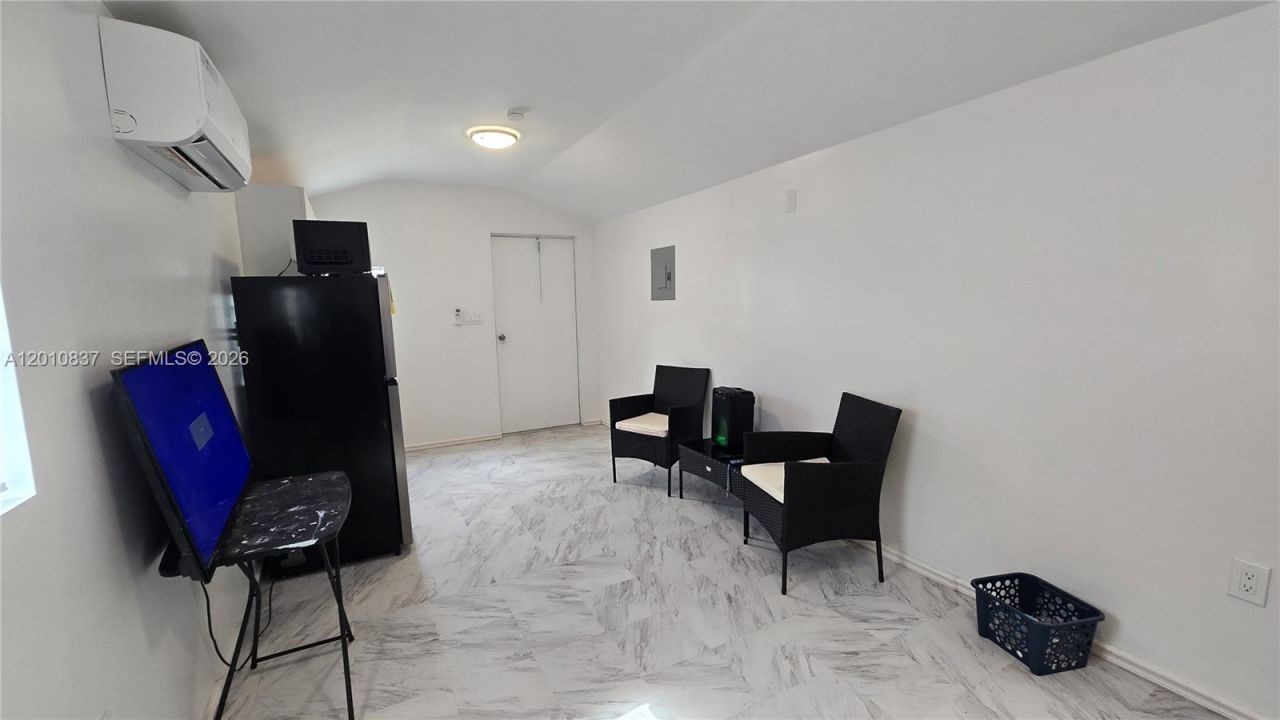 2440 NW 99th St, Unit A, Miami, FL 33147 Photo
