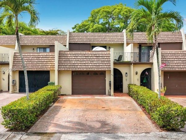 10375 Rue Vendome , Unit 4C, Pembroke Pines, FL 33026