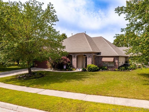 6304 E Galveston Street, Broken Arrow, OK 74014