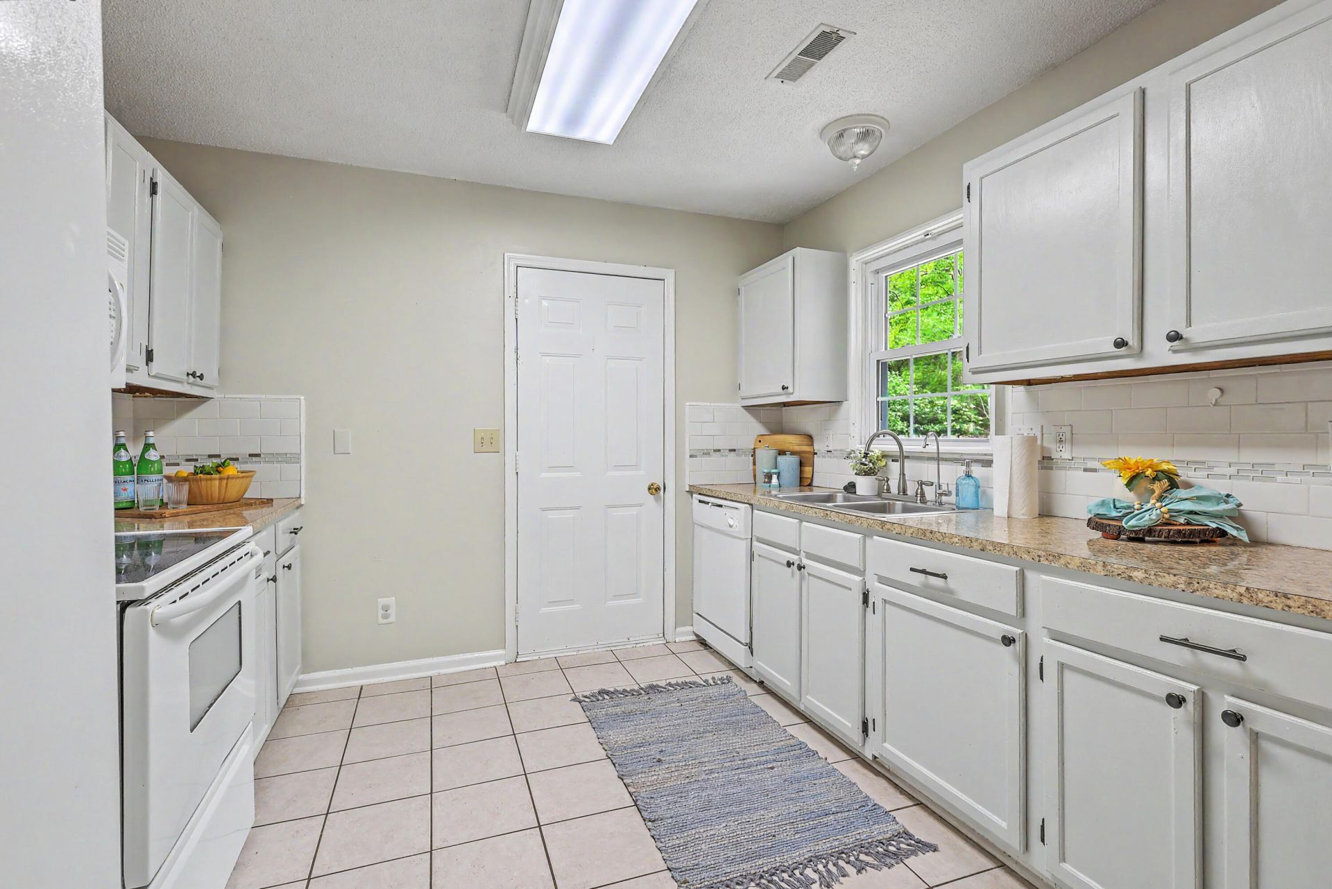 104 Kings Court Photo 12