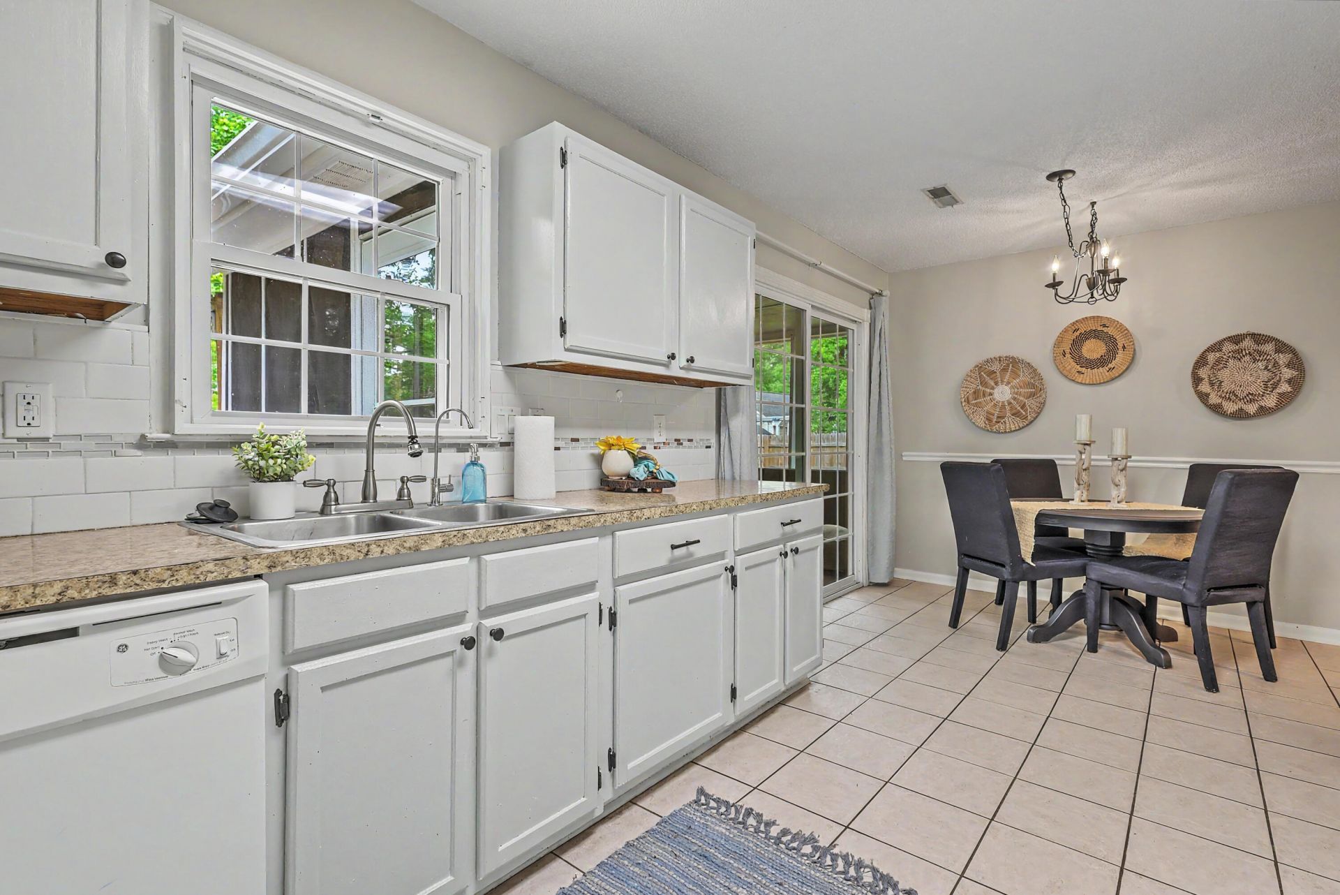 104 Kings Court Photo 13
