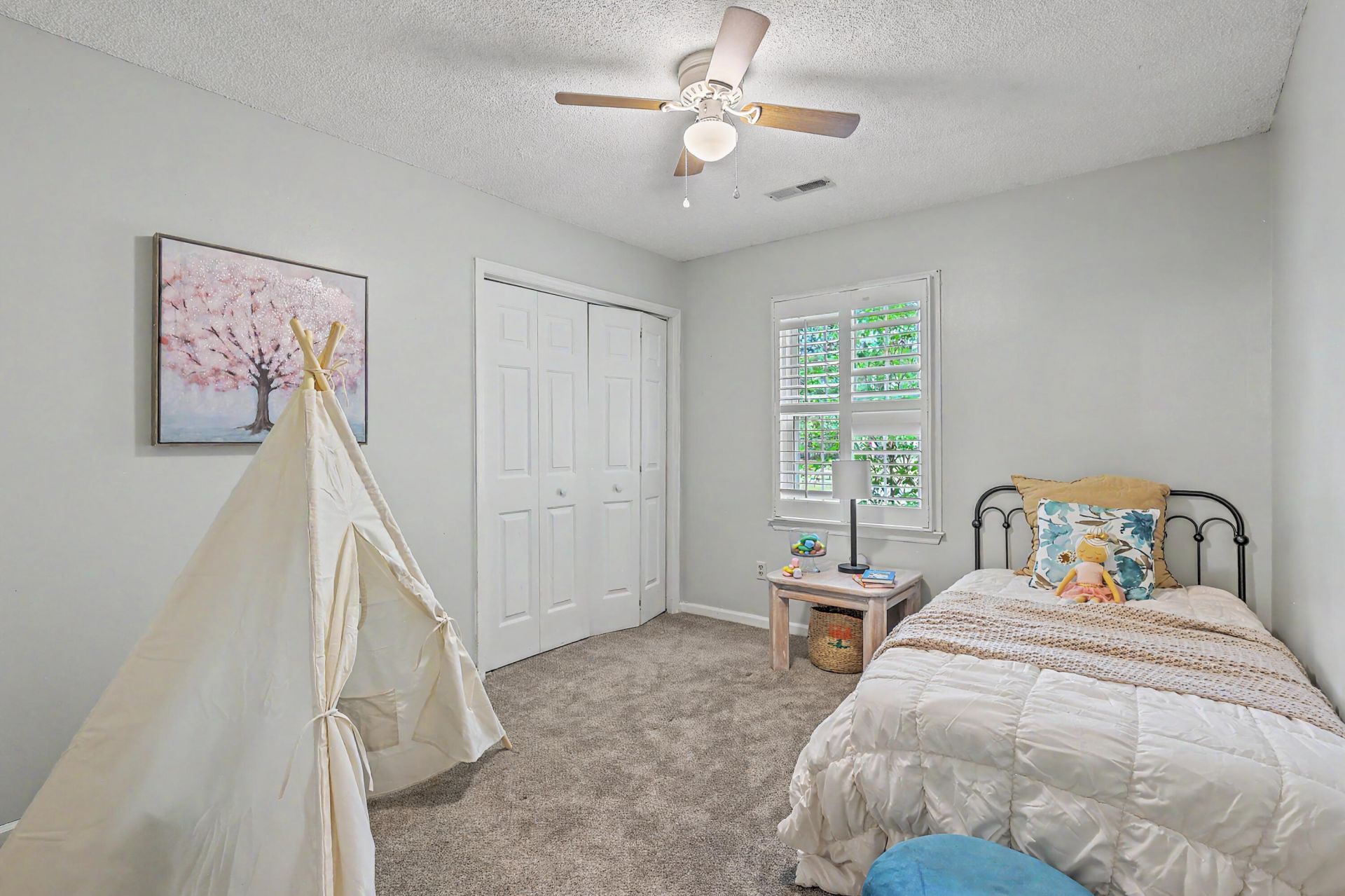 104 Kings Court Photo 20