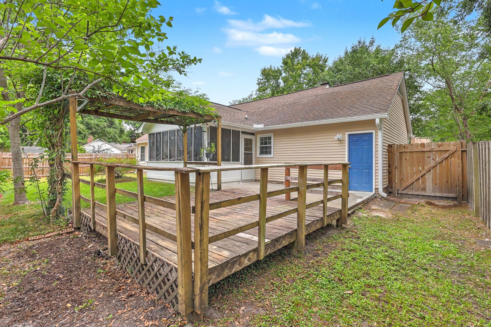 104 Kings Court Photo 28