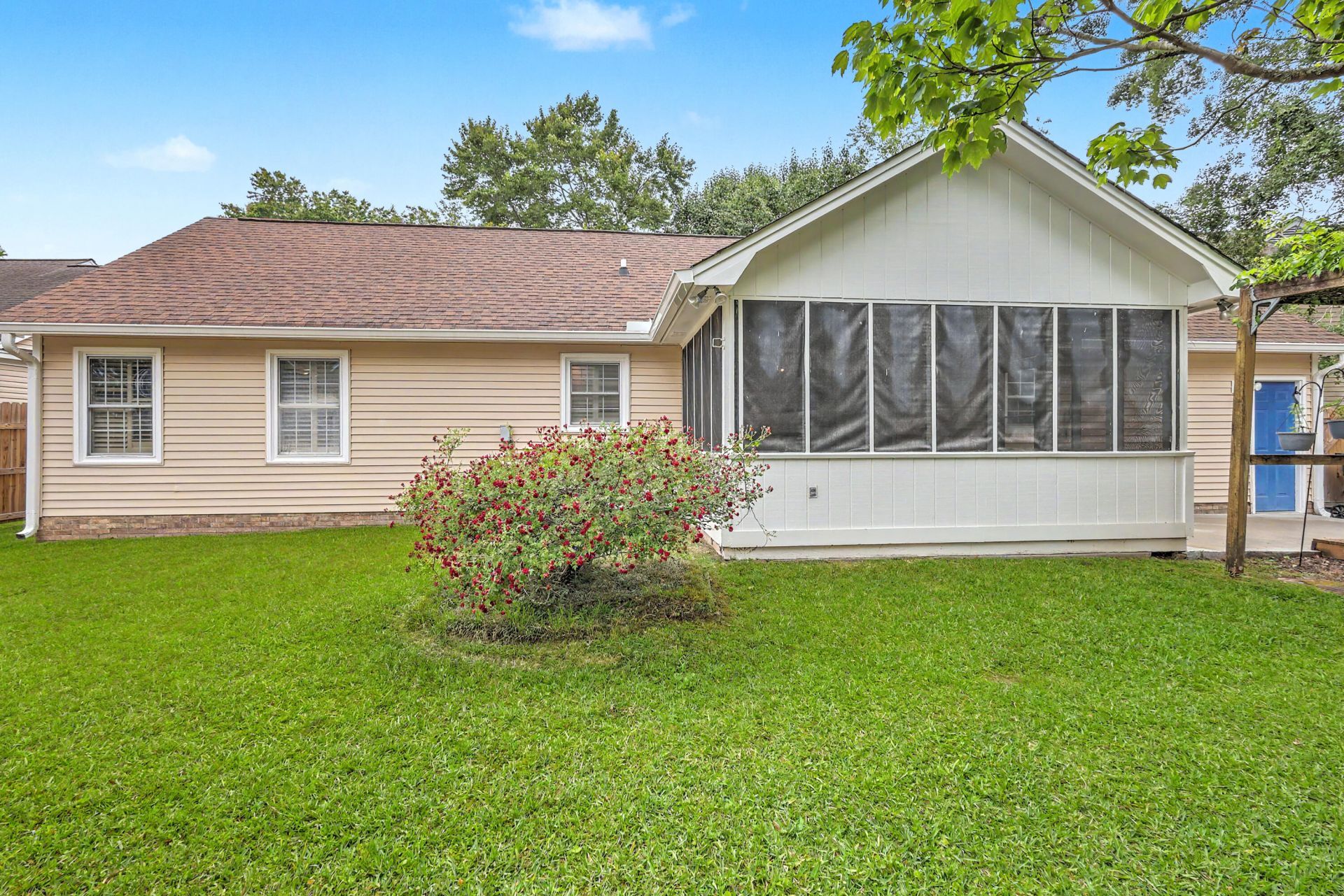 104 Kings Court Photo 29