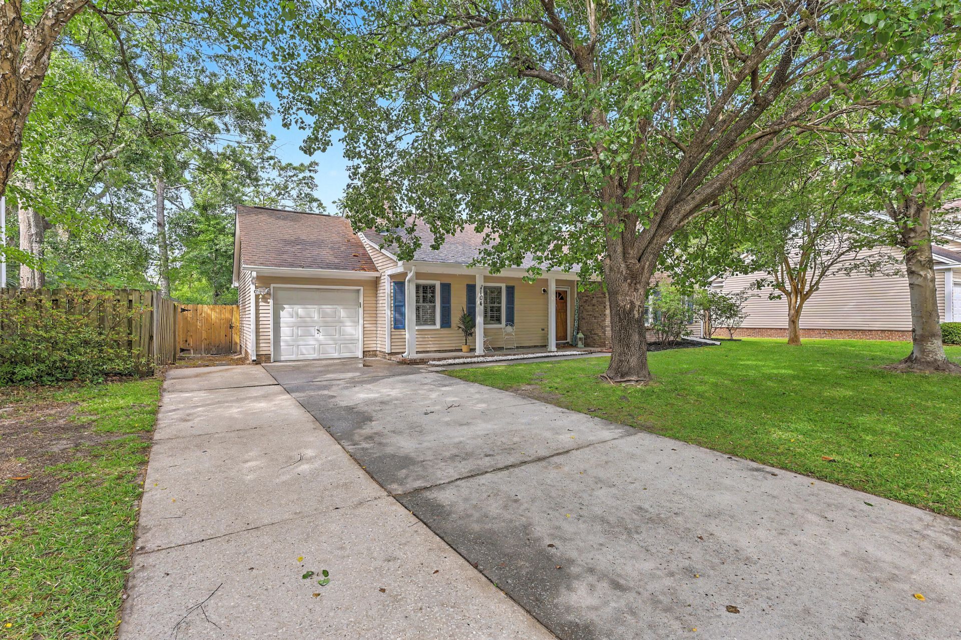 104 Kings Court Photo 33