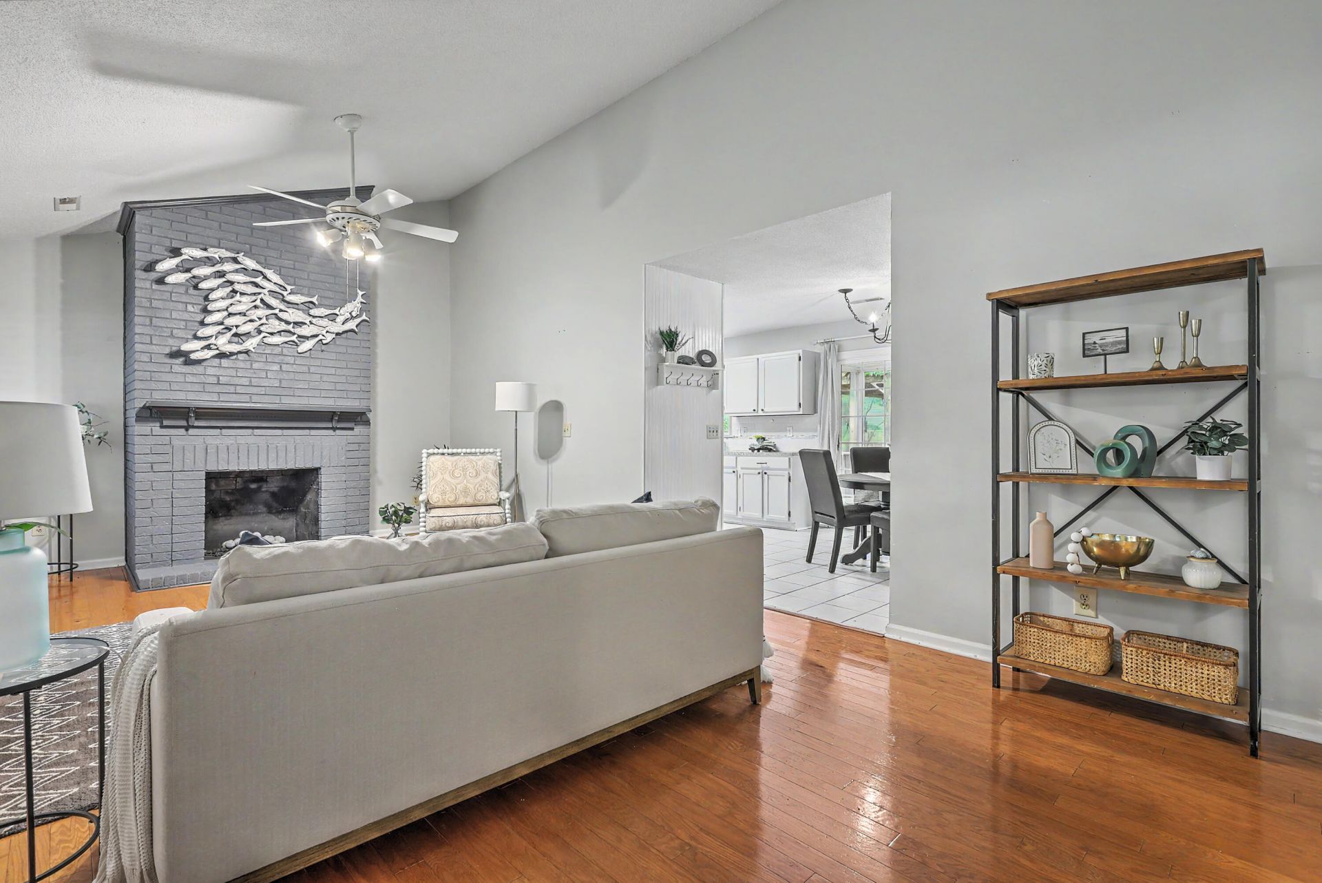 104 Kings Court Photo 4