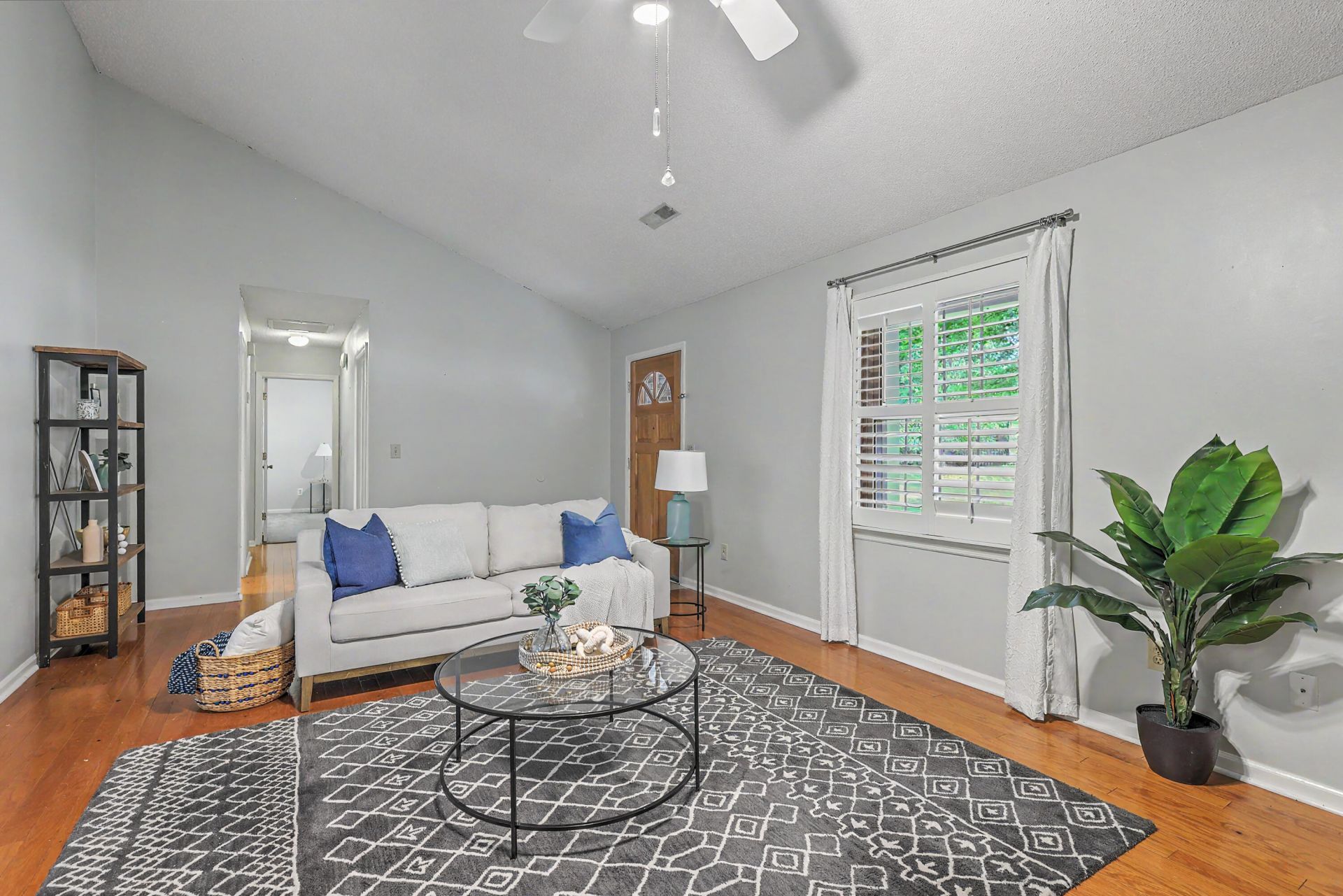 104 Kings Court Photo 8