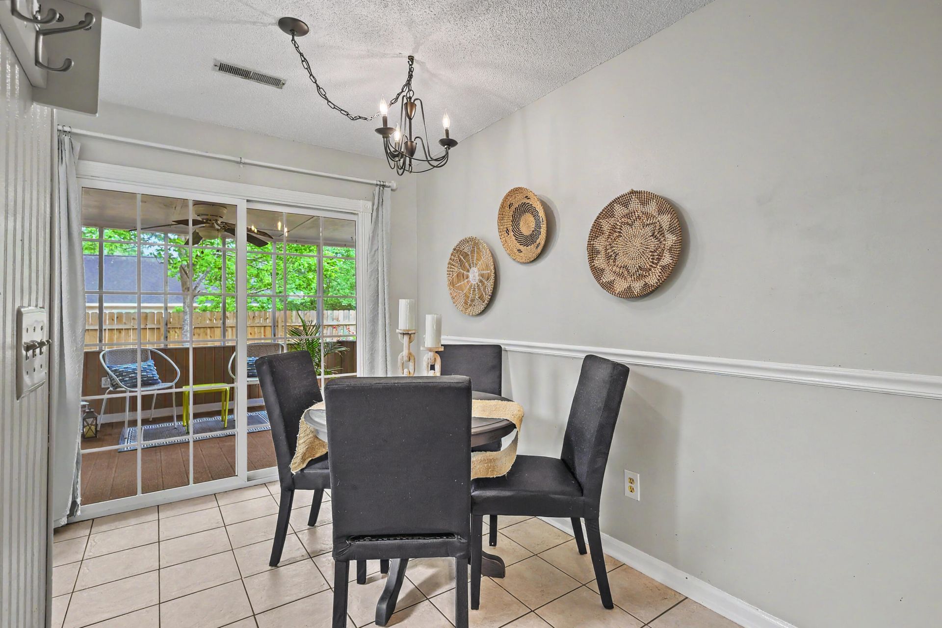 104 Kings Court Photo 9