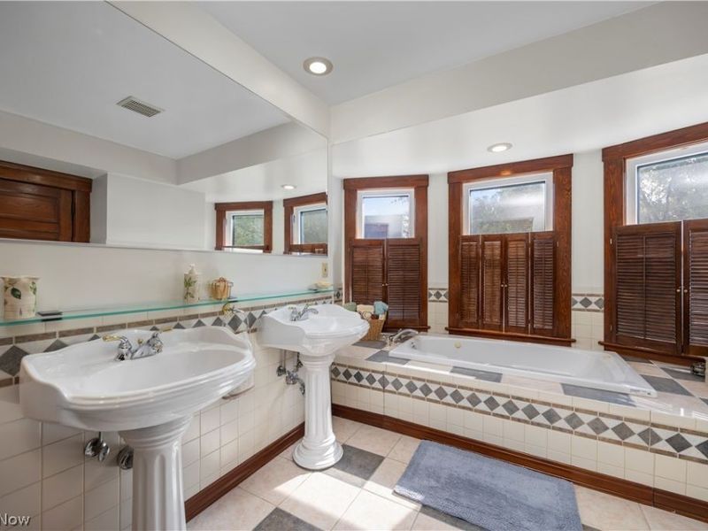 7512 Franklin Boulevard, Cleveland, OH 44102 Photo 19