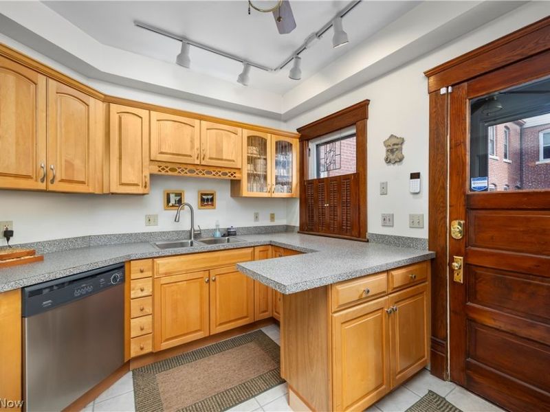 7512 Franklin Boulevard, Cleveland, OH 44102 Photo 4