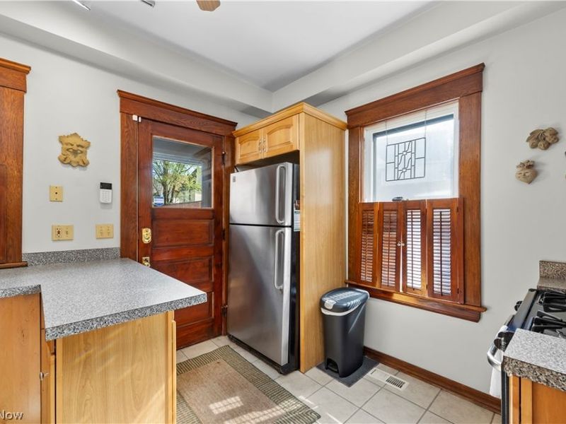 7512 Franklin Boulevard, Cleveland, OH 44102 Photo 5