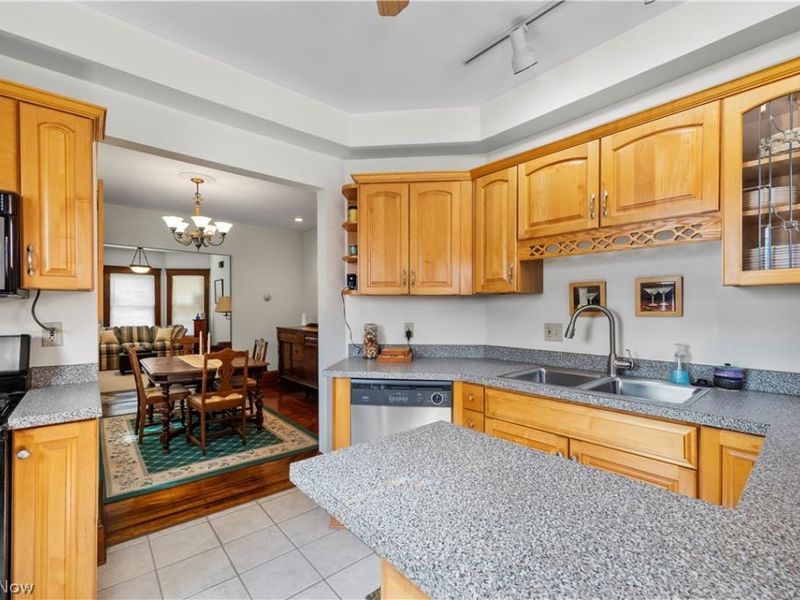 7512 Franklin Boulevard, Cleveland, OH 44102 Photo 7