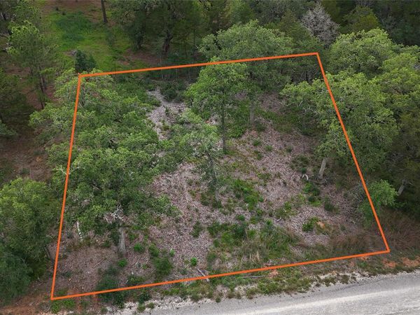 200 Cheyenne DR , Smithville, TX 78957