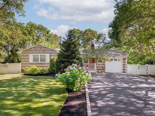 8 Wakeman Court , Hampton Bays, NY 11946