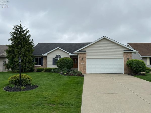 15 Foxrun Drive, Fremont, OH 43420