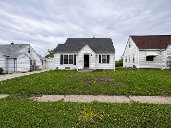 1004 S 9th Avenue, Marshalltown, IA 50158