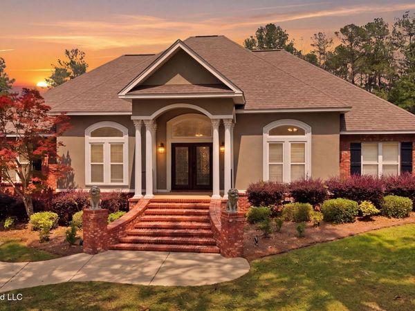 28 W Lake Road, Hattiesburg, MS 39402