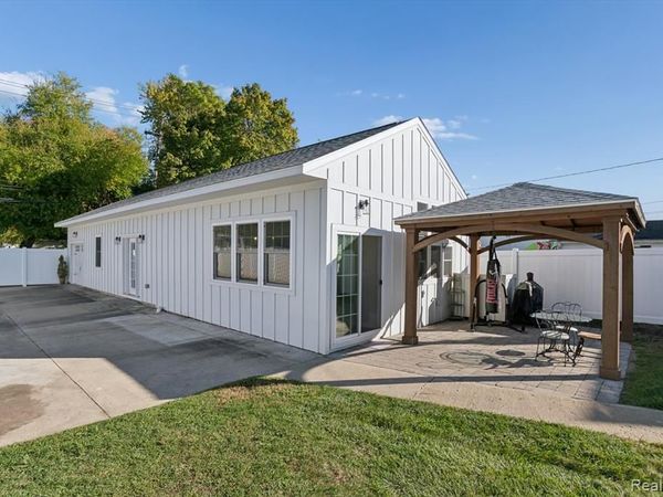 129 South Street , Belleville, MI 48111