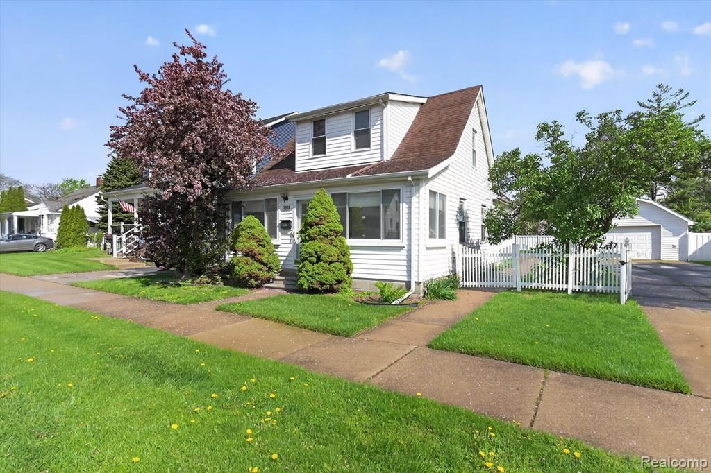 1518 Chestnut Street, Wyandotte, MI 48192 Main Photo