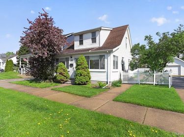 1518 Chestnut Street, Wyandotte, MI 48192