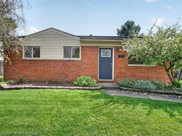 307 University Avenue, South Lyon, MI 48178