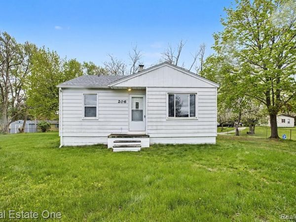 206 Steadfield Street, Commerce Twp, MI 48382