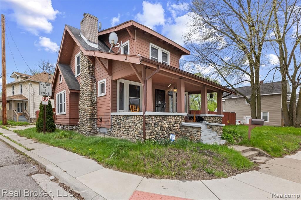 352 N Perry Street, Pontiac, MI 48342 Main Photo