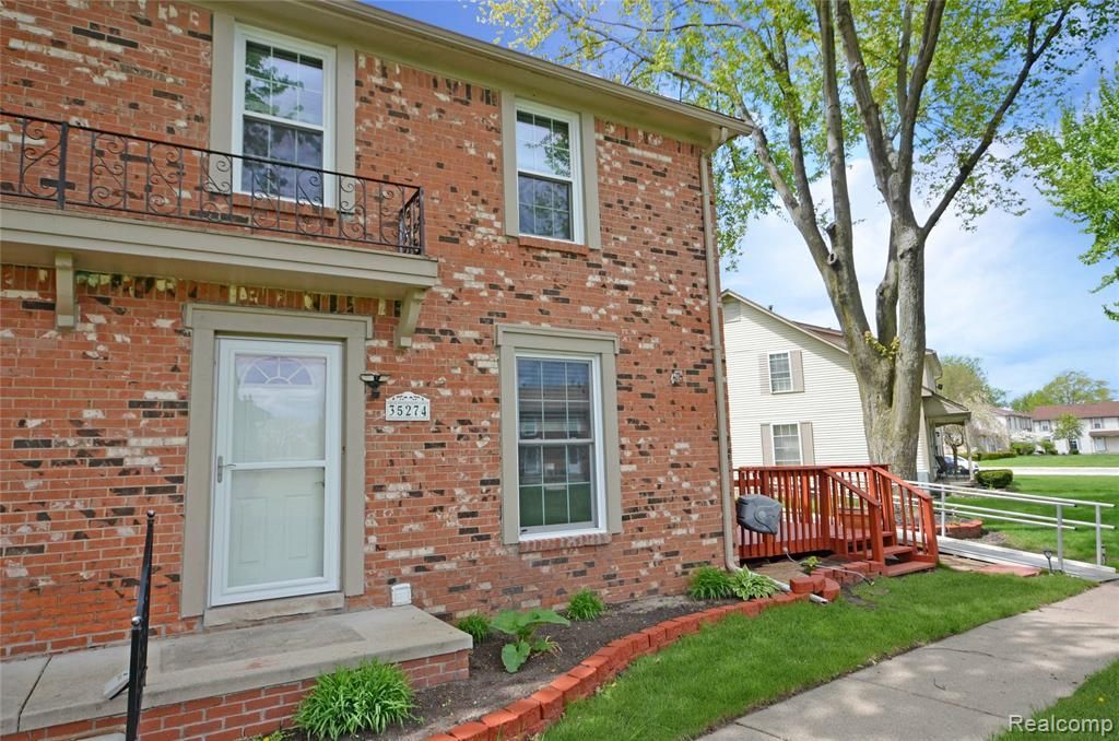 35274 Terrybrook Drive, Sterling Heights, MI 48312 Main Photo