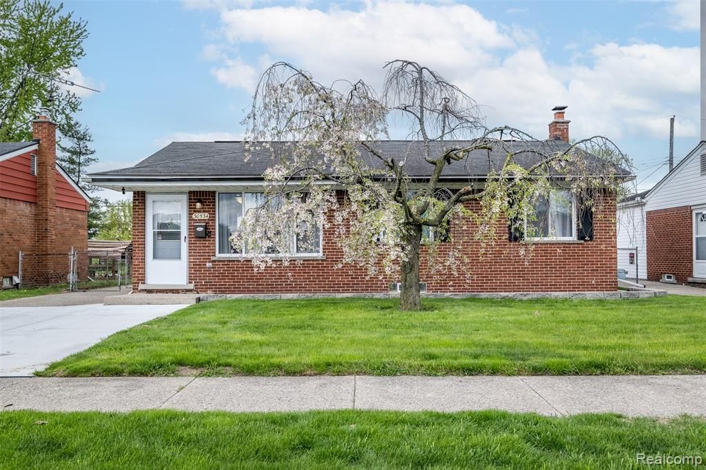 30534 Spybrook Street, Roseville, MI 48066 Main Photo
