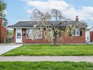 30534 Spybrook Street, Roseville, MI 48066