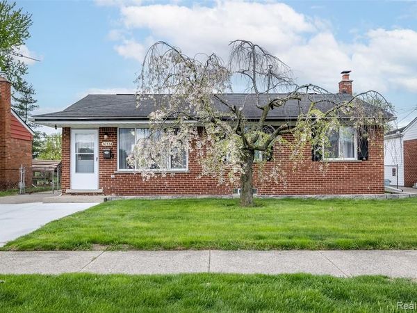 30534 Spybrook Street, Roseville, MI 48066