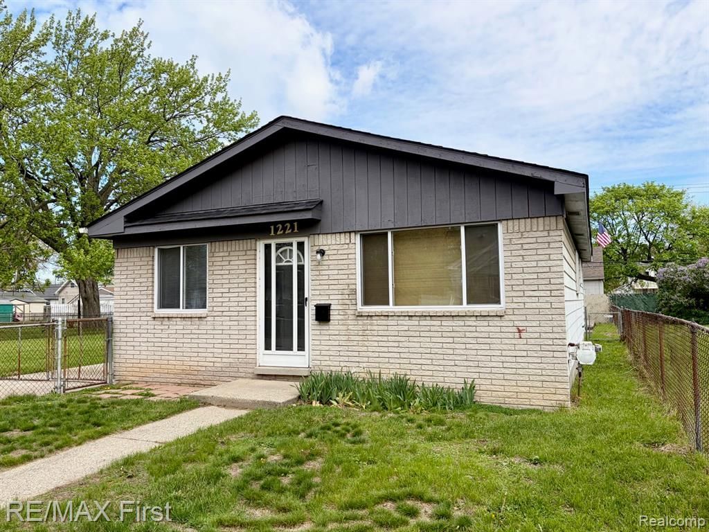 1221 E Granet Avenue, Hazel Park, MI 48030 Main Photo